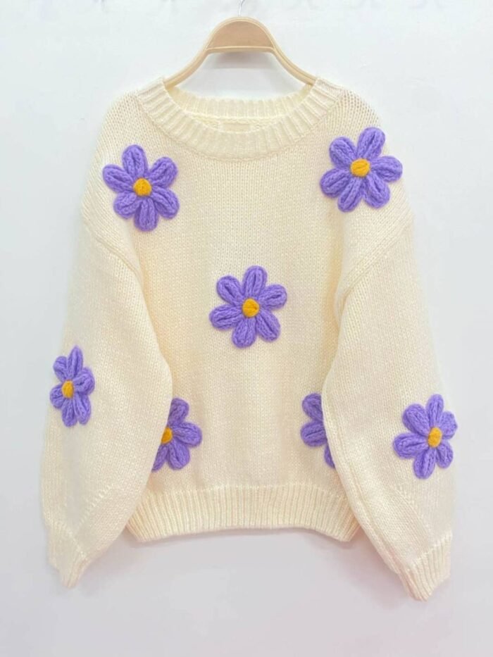 Pull blanc a fleur marguerite violette